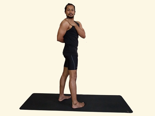 Katichakrasana Method, Benefits and Precautions